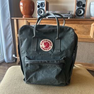 Fjallraven Kanken olive green backpack